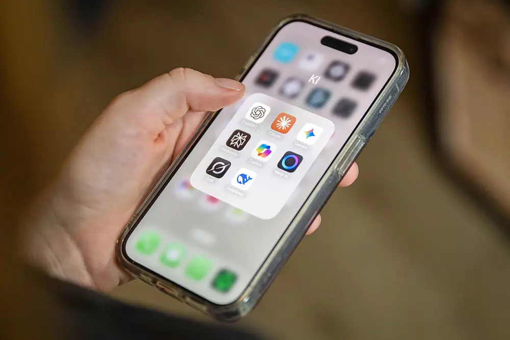 Claude hits No. 1 on App Store as ChatGPT users defect in show of support for Anthropic's Pentagon stance